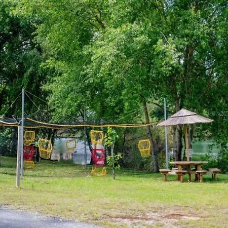 Campsite Avec Terrasse A Saint-sornin Pour 4 Personnes - Api-1-52-414 *
