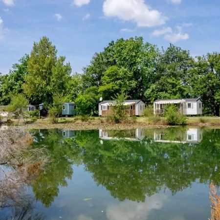 Avec Terrasse A Saint-sornin Pour 4 Personnes - Api-1-52-414 Camping *