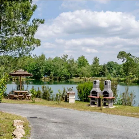 Avec Terrasse A Saint-sornin Pour 4 Personnes - Api-1-52-414 Camping