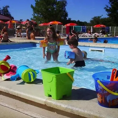 Camping Avec Terrasse A Saint-sornin Pour 4 Personnes - Api-1-52-414 Saint-Sornin (Charente-Maritime)