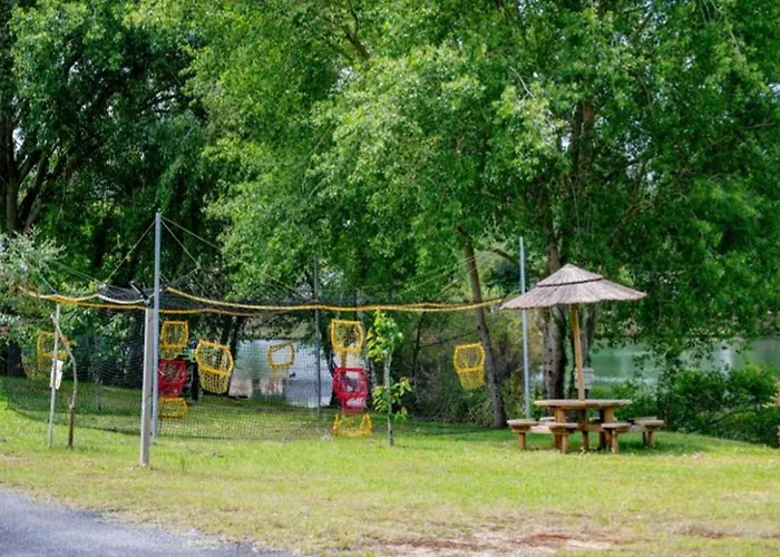 Camping Avec Terrasse A Saint-sornin Pour 4 Personnes - Api-1-52-414 *