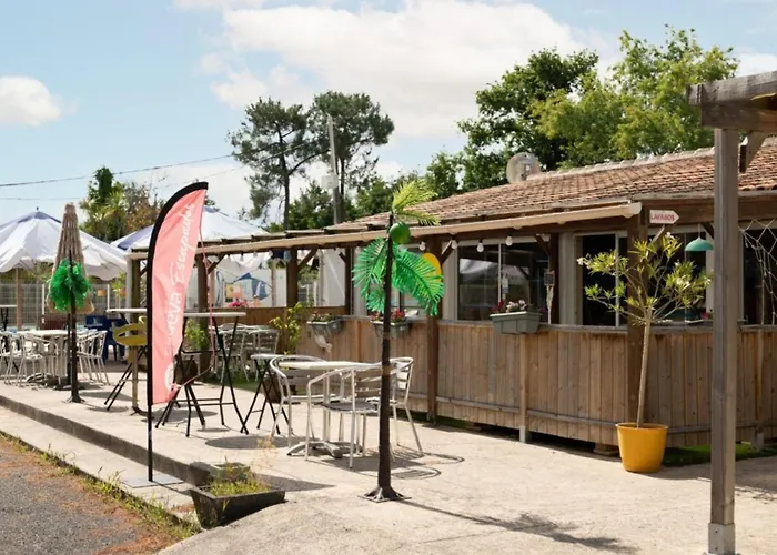 Camping Avec Terrasse A Saint-sornin Pour 4 Personnes - Api-1-52-414 Saint-Sornin (Charente-Maritime)