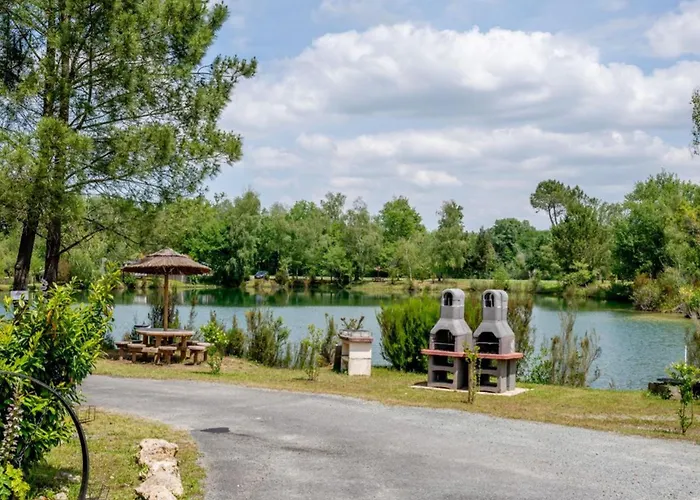 Avec Terrasse A Saint-sornin Pour 4 Personnes - Api-1-52-414 Camping