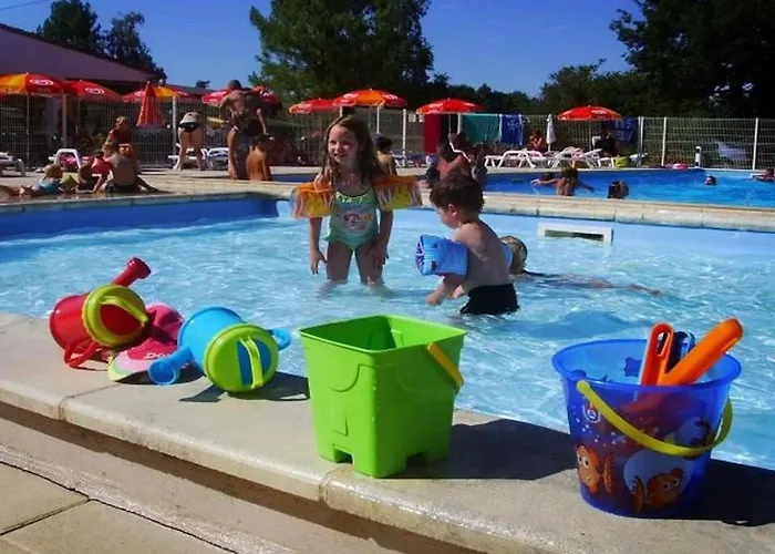 Camping Avec Terrasse A Saint-sornin Pour 4 Personnes - Api-1-52-414 Saint-Sornin (Charente-Maritime)