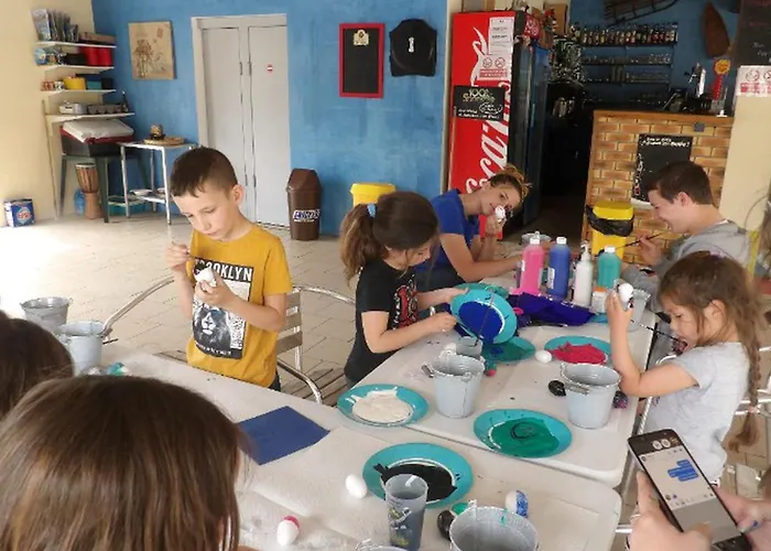 Camping Avec Terrasse A Saint-sornin Pour 4 Personnes - Api-1-52-414